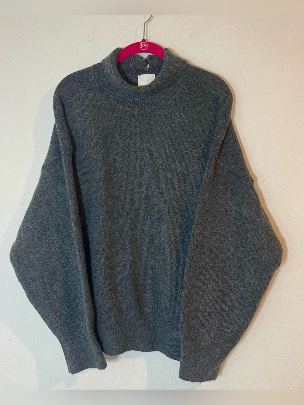 H&M Oversized Mock Turtleneck
Sweater Dark Gray Wool Blend Size